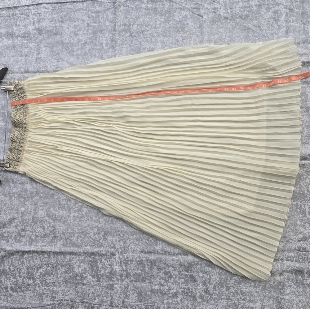 Elegant Cream Pleated Skirt. - Picture 5 of 8